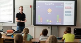 “Eğitim Çalışanları Bir An Önce Aşılanmalıdır”