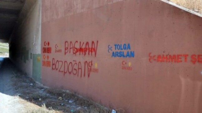 TARSUS Belediye Başkanı Dr. Haluk BOZDOĞAN, Kendi İsminin de Olduğu TÜM Duvar Yazılarını Sildirdi
