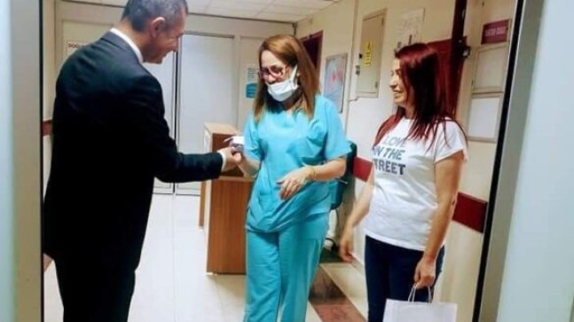 TARSUS CHP’DEN HEMŞİRELERE SÜRPRİZ ZİYARET