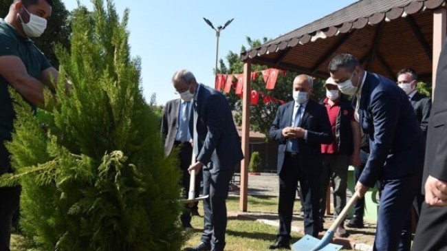 TARSUS Belediye Başkanı Dr. Haluk BOZDOĞAN 23 NİSAN ULUSAL EGEMENLİK VE ÇOCUK BAYRAMI TÖRENİNE KATILDI  Tarsus Belediye Başkanı BOZDOĞAN’IN Devlet Kurum Amirleriyle Uyumu Gözlerden Kaçmıyor. Kaymakam Kadir Sertel OTÇU ve Belediye Başkanı Dr. Haluk BOZDOĞAN Çok UYUMLU İşler Yapıyorlar