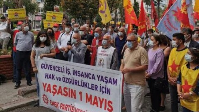 MERSİN’de 1 MAYIS 1977 Katliamında Öldürülen 34 İşçi Saygıyla Anıldı. İşçi Hakları İçin Yürüyüş Yapıldı. Etkinliğe Katılan Platformalar Konuşma Yaptılar.