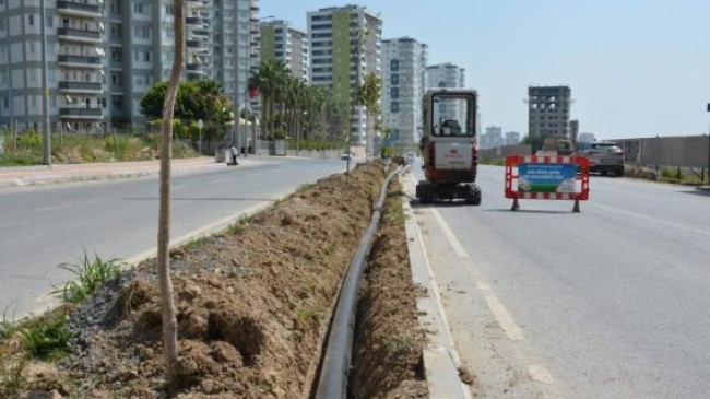 MERSİN Büyükşehir Belediyesi’nden ÇEVRENİN KORUNMASI ve SU TASARRUFU İçin ÖRNEK ÇALIŞMA   Ana Yol Refüjlerdeki ÇİÇEK ve AĞAÇLAR, UYDU BAĞLANTILI SİSTEMLE SULANACAK % 40 Su Tasarrufu Sağlanacak