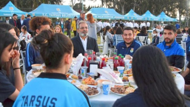 TARSUS Belediye Başkanı Dr. Haluk BOZDOĞAN, SPORCULARLA İftar Açtı