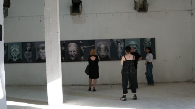 2. AKDENİZ BİENALİ YÜZLERCE SANATSEVERİ AĞIRLAMAYA DEVAM EDİYOR