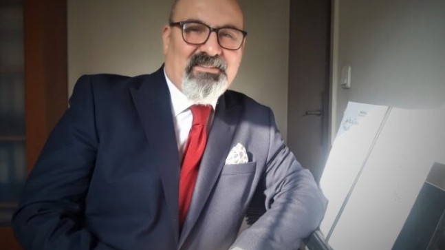 Ege Üniversitesi’nde TÜRK MUSİKİSİ DEVLET KONSERVATUARI Mezunu,  TARSUSLU MÜZİK ÖĞRETMENİMİZ Murat BAL’dan Güzel Bir Yazı – Murat BAL Aynı Zamanda A’dan Z’ye TARSUS Adlı Gurubun Kurucusu ve Yöneticisi – TARSUS İçin Geleceğe IŞIK Tutan Yüreklerden Birisi