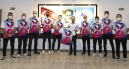MERSİN Büyükşehir Belediyesi Başkanı Vahap SEÇER, Büyükşehir GSK ERKEK BASKET Takımıyla Bir Araya Geldi