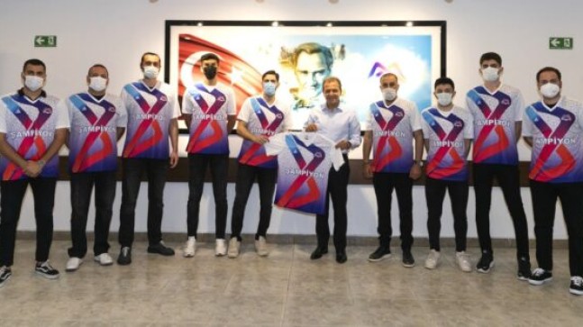 MERSİN Büyükşehir Belediyesi Başkanı Vahap SEÇER, Büyükşehir GSK ERKEK BASKET Takımıyla Bir Araya Geldi