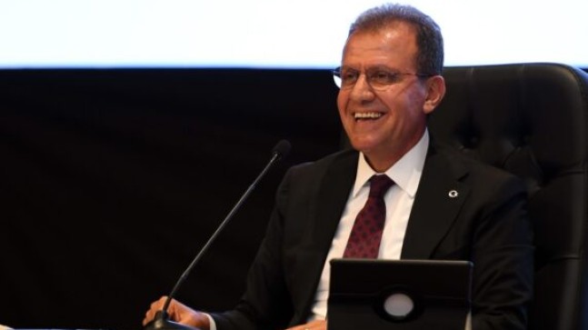 MERSİN Büyükşehir Belediye Başkanı Vahap SEÇER; “Gelin Ankara’ya Çıkarma Yapalım. Ulaştırma Bakanı ANA KONTEYNIR Limanını Doğru Yapsın”diyerek KARŞITLARA Bilgi Verip GÜLÜMSEDİ.