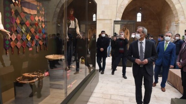 Dr. Haluk BOZDOĞAN’dan Bir İLK Daha – Tarihi KUBAT PAŞA Medresesi TARSUS KÜLTÜR EVİ Yapılarak HALKIN Ziyaretine Açıldı – Tarihi Medrese DEPO Gibi Kullanılıyordu