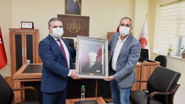 TARSUS Belediye Başkanı Dr. Haluk BOZDOĞAN; Tarsus CUMHURİYET BAŞSAVCISI Osman TEZCAN’ı Ziyaret Etti