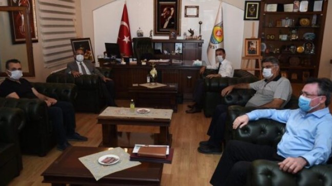 TARSUS Belediye Başkanı Dr. Haluk BOZDOĞAN; Geçireceği AMELİYAT Öncesi Başkanlık Sorumluluğuyla Tüm Birim Müdürleriyle Çok Sıkı Toplantılar Yapıyor