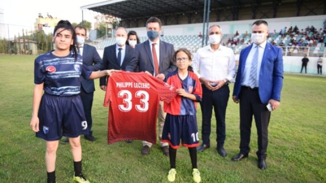 Birleşmiş Milletler Mülteciler Yüksek Komiserliği Türkiye Temsilcisi Tarsus’u Ziyaret Etti. Tarsus Kaymakamı ve Tarsus Belediye Başkanı Organizesiyle Futbol Faaliyetleri Düzenlendi