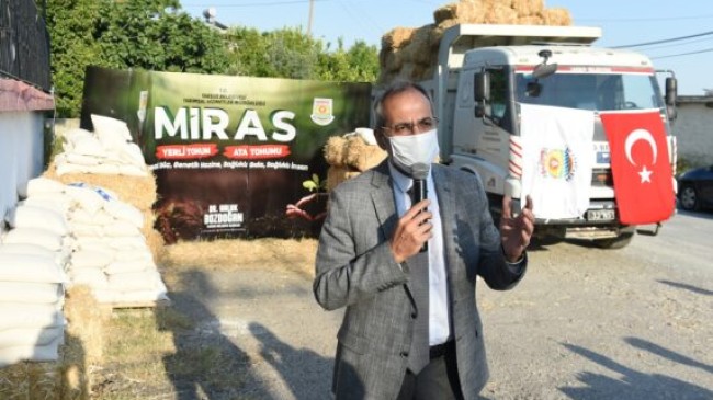 TARSUS Belediyesi’nin Tarlalarında HASAT ZAMANI. 30 TON Buğday ve Arpa Samanı, 5 TON Kepek, 2 TON Süt Yemi Üreticilere Ücretsiz Dağıtıldı