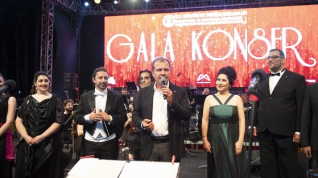 MERSİN Büyükşehir Belediye Başkanı Vahap SEÇER; “Muhteşem Bir Konserdi, Mersin Bir Sanat, Kültür ve Kardeşlik Kenti”.