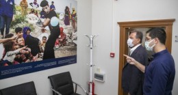 MERSİN Büyükşehir Belediye Başkanı Vahap SEÇER; “Yerli Nüfusumuzun % 25’i Sığınmacı, “El Yordamıyla Yapıyorlar” Desinler Diye Değil, Gerçekten Sonuç Alma Amacındayız. Mültecilerin Hayatına Dokunacak Sosyal Uyum Merkezinde Ortak Bir Dil Kullanacağız ”.