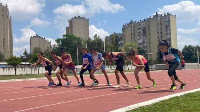 Mersin Büyükşehir Belediyesi Gençlik ve Spor Dairesi Bünyesindeki KIR ÇİÇEKLERİ Atletizm Yarışmalarında 16 Takım Arasında 4. Oldu