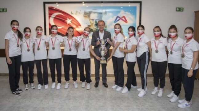 MERSİN Büyükşehir Belediyesi VOLEYBOL, BASKETBOL ve HENTBOL Branşlarında ŞAMPİYONLUK SEVİNCİ YAŞADI