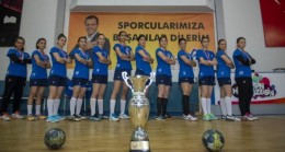 1. Lige Çıkan Mersin Büyükşehir Belediyesi GSK Kadın Hentbol Takımı; “1. Ligde Hedefimiz Yine ŞAMPİYONLUK” dedi.