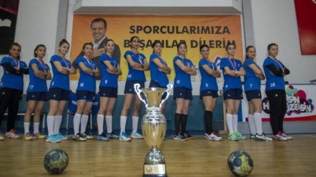 1. Lige Çıkan Mersin Büyükşehir Belediyesi GSK Kadın Hentbol Takımı; “1. Ligde Hedefimiz Yine ŞAMPİYONLUK” dedi.