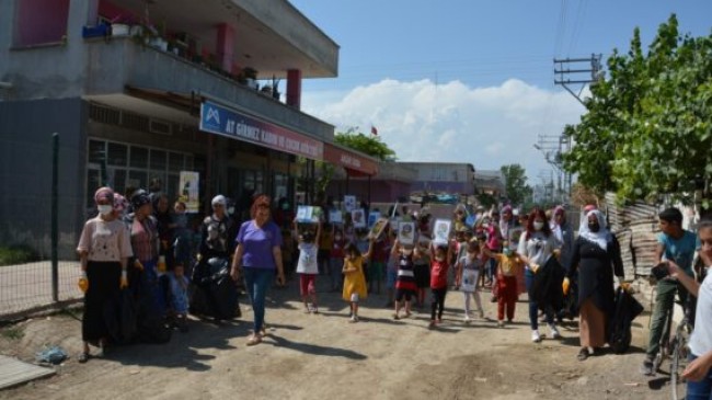 Mersin Büyükşehir Belediyesi Kadın ve Aile Hizmetleri Dairesi Başkanlığı Tarsus’un Günyurdu Mahallesi Atrgirmez Mevkiinde Kadın ve Çocuk Atölyesinde Çevre Etkinliği Düzenledi