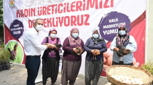 TARSUS Belediye Başkanı Dr. Haluk BOZDOĞAN’dan ÜRETKEN KADINLARA POZİTİF AYRIMCILIK. 200 Kadına 5 BİN Canlı Tavuk Dağıtıldı