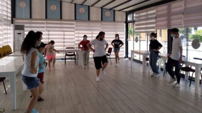 TARSUS Belediye Başkanı Dr. Haluk BOZDOĞAN’ın Önemle Kurduğu Dr. Erdinç ŞAHİN Gençlik Merkezi Çalışmaları Yoğun İlgi ile Çoğalıyor