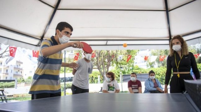 MERSİN Büyükşehir “ENGELSİZ YAŞAM PARKI”’nda Yüzme Havuzları, Dans Evleri, Atölyeler, Gelişim Oyunları, Uyaran Eksikliği Eğitimleri Var