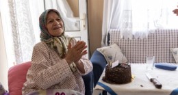 Mersin Büyükşehir Belediyesi Yalnız Yaşayan Vasfiye Teyzeye Doğum Günü Sürprizi Yaptı