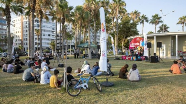 MERSİN Büyükşehir Belediyesi YKS Sınavına Giren Öğrencilere Konser Sürprizi ve İçecek İkramı