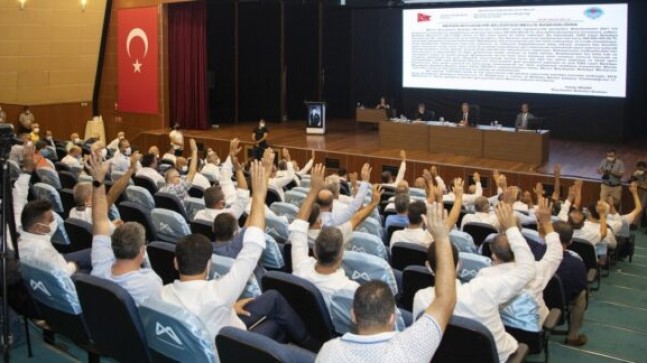 MERSİN Büyükşehir Belediye Başkanı Vahap SEÇER; “Siyaseti Kullanarak Ajıtasyon Yapıyorsunuz, Benim Genel Başkanım Senin Dengin Değil!”.