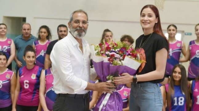 TARSUS Belediye Başkanı Dr. Haluk BOZDOĞAN; Tarsuslu MİLLİ Voleybolcu Tuğba ŞENOĞLU’nu Ağırladı