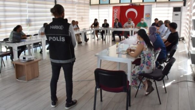 TARSUS Belediyesi Muhtarlara Bağımlılıkla Mücadele Eğitimi Verdi