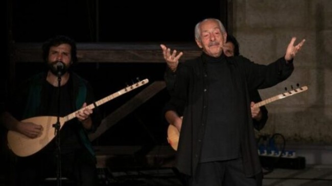 MERSİN’DEN UZUN YILLARDAN SONRA; USTA OYUNCU GENCO ERKAL GELİP, GEÇTİ…