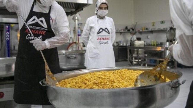 MERSİN Büyükşehir’in Mahalle Mutfakları 19 AYDA 200 BİN YEMEKLE Sofralara Ulaştı