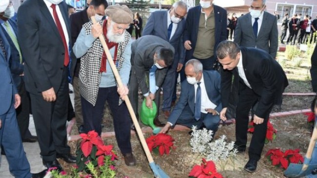 TARSUS Belediyesi Arazisinde ATATÜRK ÇİÇEĞİ’ne ÖZEL BAHÇE Oluşturdu. ATATÜRK Çiçeği’nin Tarsus Tarihinde Yeri Var.