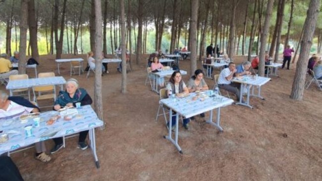 MERSİN Büyükşehir YAŞ ALMIŞ YURTTAŞLARA TARSUS GENÇLİK KAMPINDA Keyifli Bir Gün Yaşattı