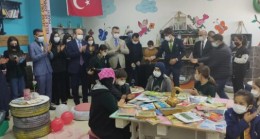 MERSİN Valisi ile TARSUS Kaymakamı 13 İlçede Oluşturulan SIFIR ATIK KÜTÜPHANELERİNİ Eş Zamanlı Hizmete Açtı