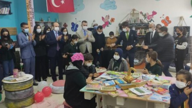MERSİN Valisi ile TARSUS Kaymakamı 13 İlçede Oluşturulan SIFIR ATIK KÜTÜPHANELERİNİ Eş Zamanlı Hizmete Açtı