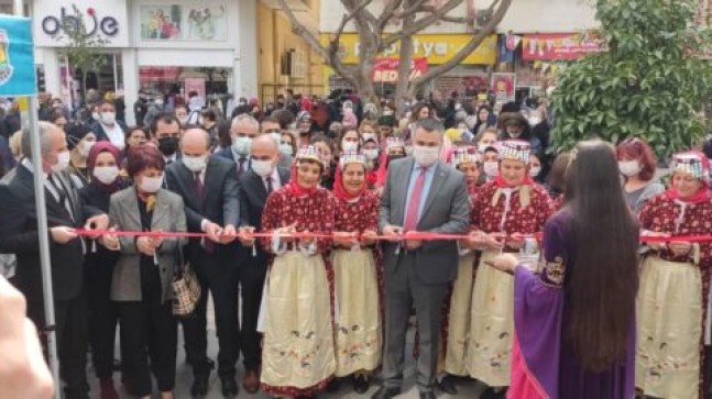 TARSUS Kaymakamı Kadir Sertel OTÇU, Halk Eğitim Merkezi Emekçi Kadınlarının EL EMEĞİ Çalışmalarını Törenle Açtı