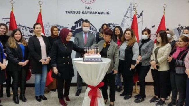 Tarsus Kaymakamı Kadir Sertel OTCU, Personelindeki Emekçi Kadınların Gününü Pasta Kestirerek Kutladı