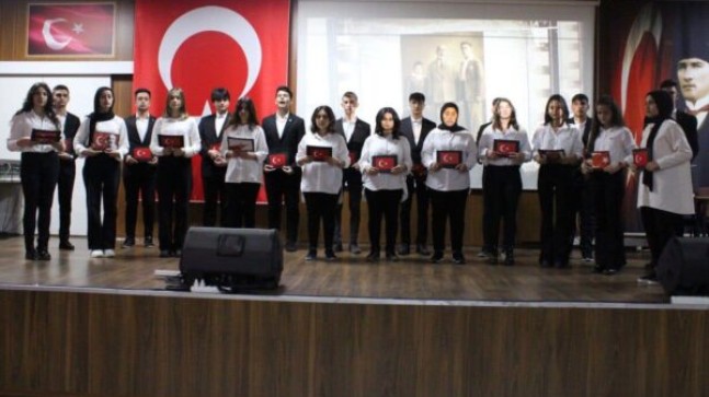 TARSUS’TA “İstiklal Marşımızın Kabulünün 101. Yıl Dönümü ve İstiklal Şairi Mehmet Akif Ersoy’u Anma Programı” Yapıldı