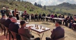 TARSUS Kaymakamı Kadir Sertel OTÇU, SAYKÖY’de Emekçi Kadınlara Sertifikalarını Verdi