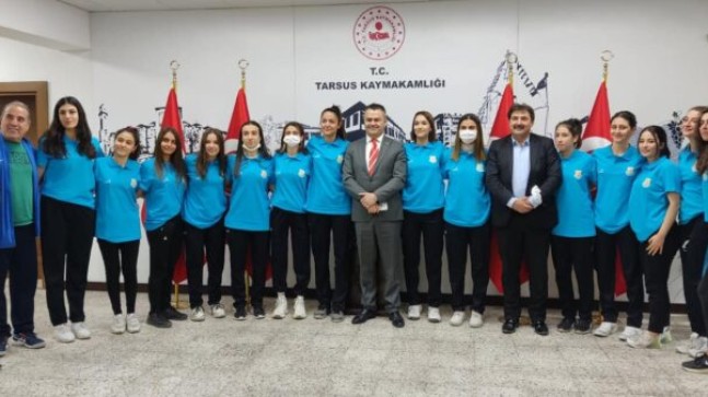 Tarsus Belediyespor Bayan Voleybol Takımı Tarsus Kaymakamı Kadir Sertel OTCU’yu Ziyaret Etti