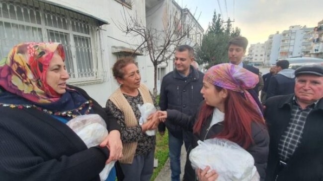CHP Tarsus Kadın Kolları “DAYANIŞMA EKMEKLERİ” Projesini 9 Mahalleye Ulaştırdı
