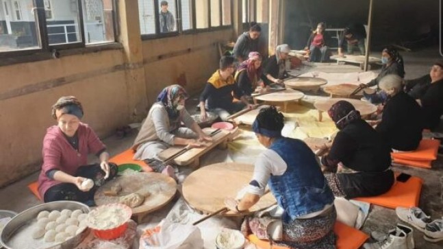 TARSUS CHP Kadın Kolları Türkiye’de Örnek, EKMEK DAYANIŞMASI Çalışmalarına Devam Ediyor