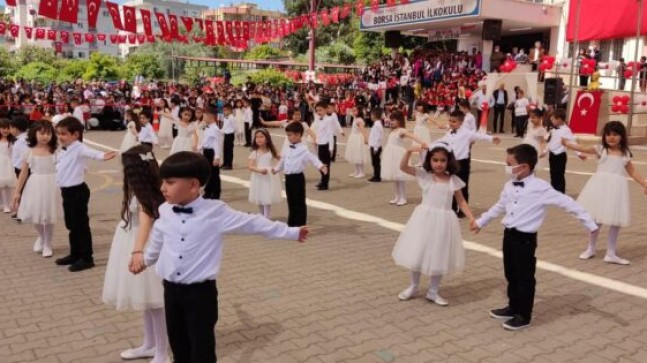 TARSUS Kaymakamlığı 23 NİSAN Şenliklerini Çok Çaplı Etkinliklerle Kutlayarak Çocukları Sevindirdi