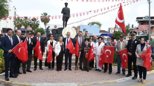19 Mayıs Atatürk’ü Anma ve Gençlik ve Spor Bayramı Atatürk Anıtına Çelenk Sunumu ile Başladı