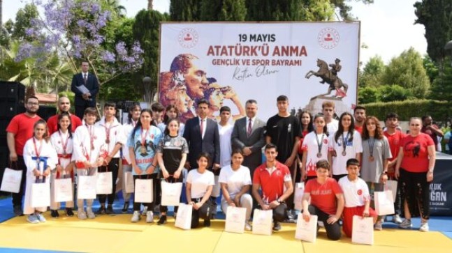 TARSUS Kaymakamlığı Kültür Parkta Gençlik Şöleni Düzenledi