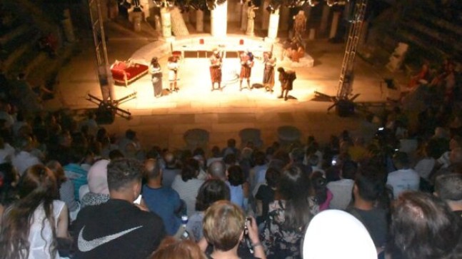 TARSUS Belediyesi ŞEHİR Tiyatrosu İZMİR’DE “EZOP”‘U Oynadı