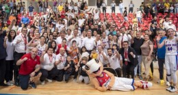 MERSİN Büyükşehir Belediye Başkanı Vahap SEÇER, MSK KADIN Basketbol Takımının Başarısına Ortak Oldu